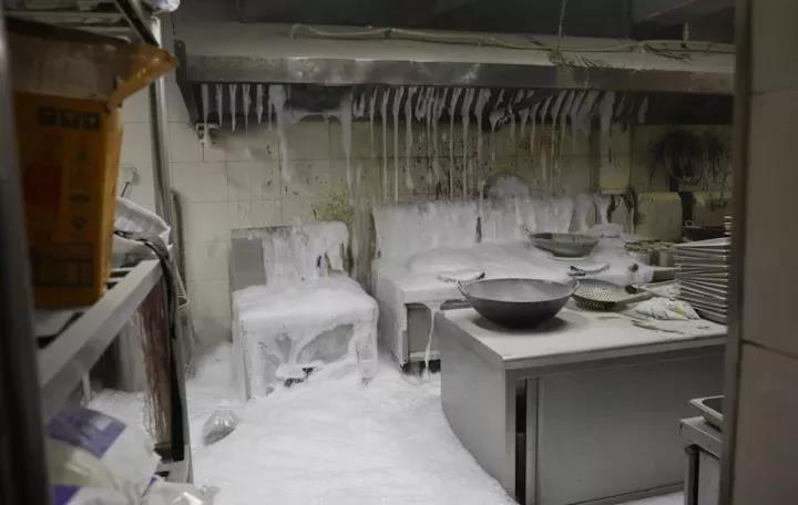 油烟管道“惹祸” 实验证明TA有多厉害：